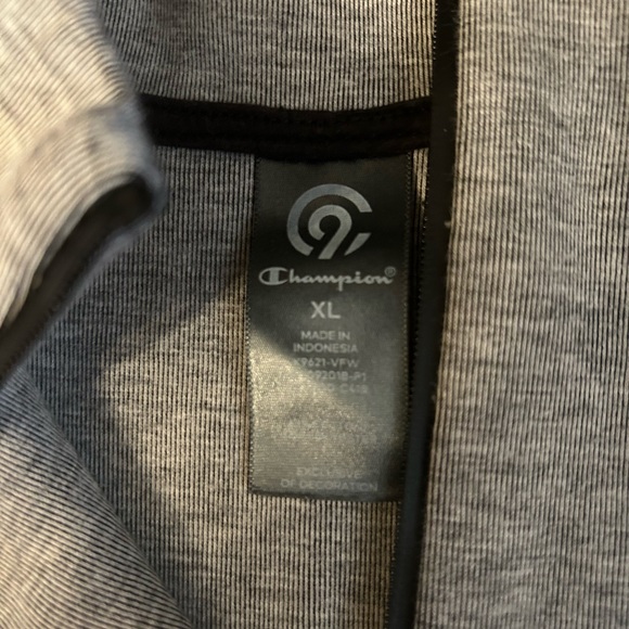Champion women’s quarter-zip pullover sweatshirt, Size XL with Zipper Flaw - Picture 2 of 3